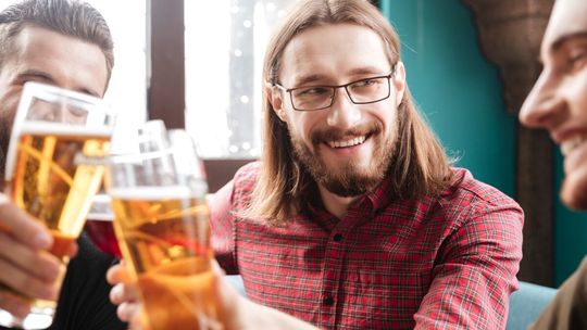 Piwa z alkoholem pijemy coraz mniej. „Zerówek” spożywamy coraz więcej