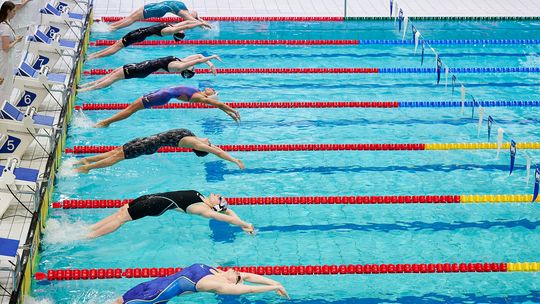 Pływackie zmagania w Floating Arenie. Rekordowe tempo Mistrzostw Polski w Szczecinie Pływackie zmagania w Floating Arenie. Rekordowe tempo Mistrzostw Polski w Szczecinie