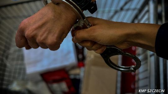 Po kradzieży i szamotaninie z ochroniarzem został namierzony przez policję