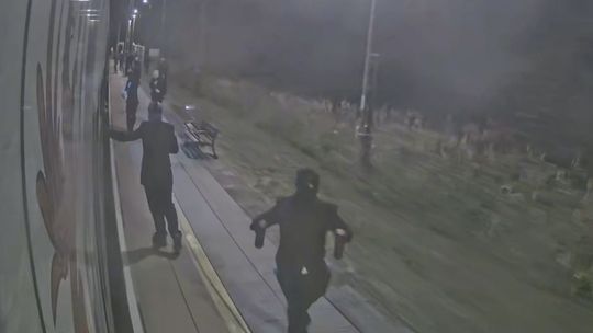 Pomalowali pociąg na trasie do Świnoujścia i metro w Berlinie. Wpadają po kolei