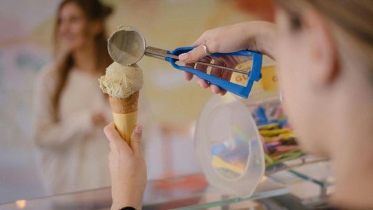 Praca podczas wakacji. Jak i za ile zrobić badania do gastronomii?