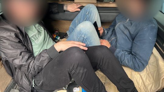 Promile i pasażerowie w bagażniku. Policja ostrzega przed skutkami bezmyślności na drodze