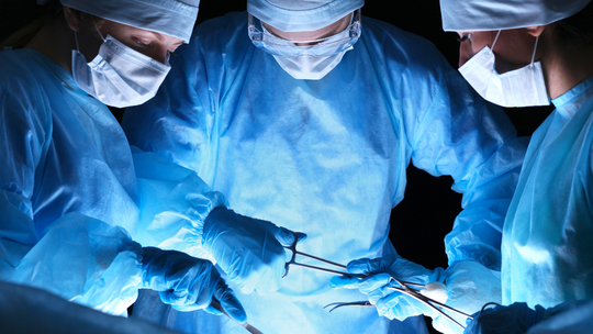 Operacje i zabiegi są przenoszone na kolejny rok. Rosną kolejki Operacje i zabiegi są przenoszone na kolejny rok. Rosną kolejki