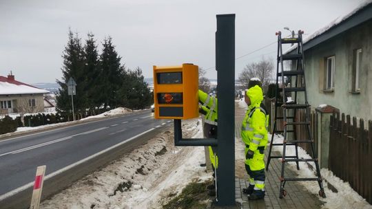 Przy drogach stanie 247 nowych fotoradarów. „Łapią” 32 auta jednocześnie