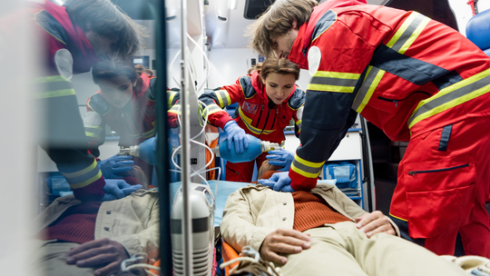 Przeanalizowali pracę ratowników medycznych do kontroli. Co to za wezwania?