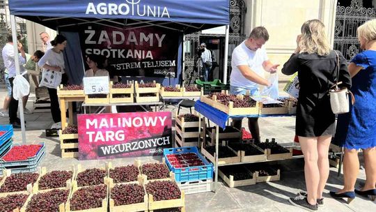 Rolnik do Kaczyńskiego: Oszukaliście swoich wyborców. PiS popłynie na owocach?