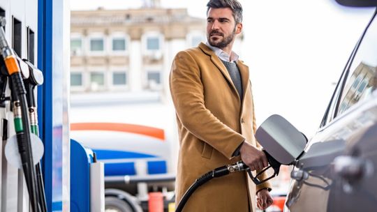 Szok na rynku surowców: cena baryłki pędzi ku rekordom przez napięcia na Bliskim Wschodzie Szok na rynku surowców: cena baryłki pędzi ku rekordom przez napięcia na Bliskim Wschodzie