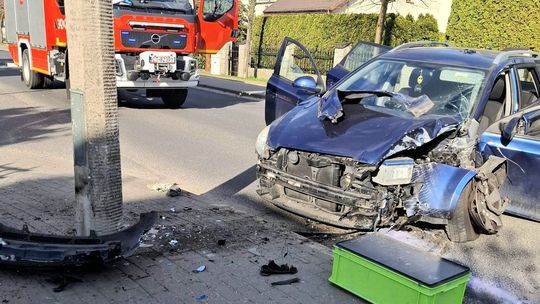 Rozbita Kia Cee’d  – groźne zdarzenie drogowe i akcja służb