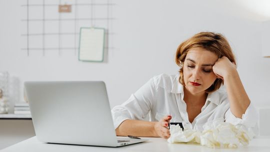 Chorzy w biurze kontra „L4 na żądanie”. Szokujący raport o tym, jak pracują Polacy Chorzy w biurze kontra „L4 na żądanie”. Szokujący raport o tym, jak pracują Polacy