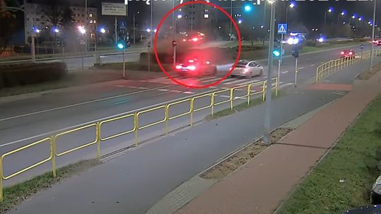 Na prostej ulicy niczym Pan Samochodzik. Jak on to zrobił? [WIDEO]