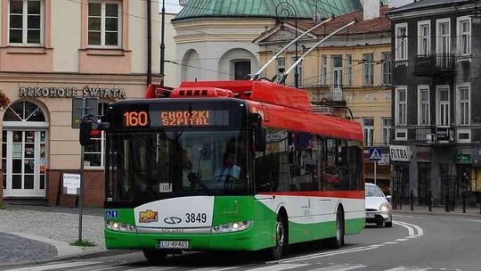 Załatwił się w swoim aucie. To kierowca komunikacji miejskiej
