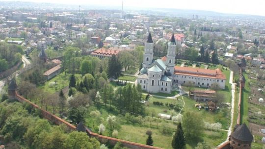Śmiertelny atak nożownika w Jarosławiu: Reakcja Tuska i Zełenskiego