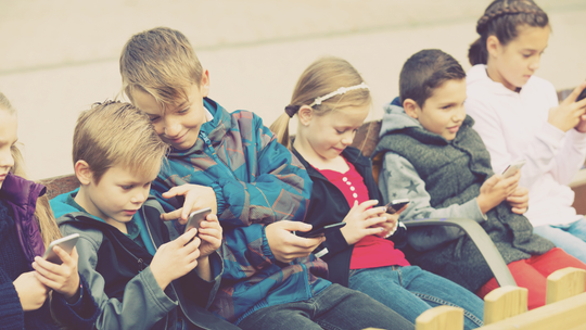 Social media dozwolone będą od lat 16. Cyberprzemoc w stosunku do dzieci Social media dozwolone będą od lat 16. Cyberprzemoc w stosunku do dzieci