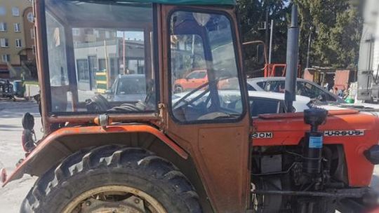 Jak wysłużony Ursus stał się "gwiazdą" komorniczej licytacji. Pijany rolnik stracił