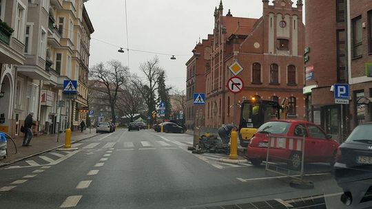 Szczecin pod szklanym pancerzem: Miasto sparaliżowane przez gołoledź Szczecin pod szklanym pancerzem: Miasto sparaliżowane przez gołoledź