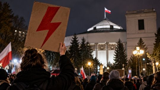 Sześć lat od wyroku TK Przyłębskiej. Sejm odwraca skutki decyzji i cofa zaostrzenie prawa aborcyjnego