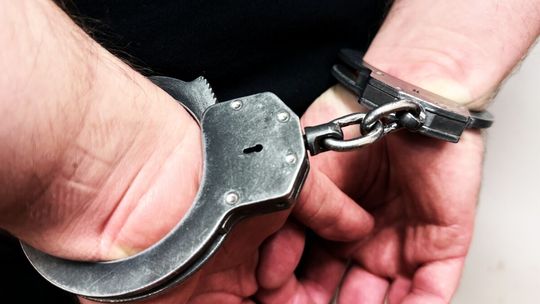 Tajemnicza śmierć i obława pod granicą. Jak monitoring i technologia namierzają sprawcę