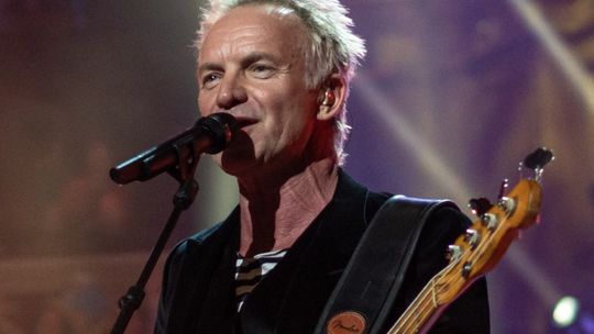 Telewizyjne bitwy sylwestrowe. Kto ściąga Stinga, kto stawia na disco polo