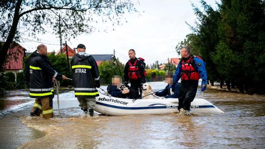 Walczą o kolejne miasta, a szabrownicy działają. Mieszkańcy Wrocławia przygotowują się na wielką wodę