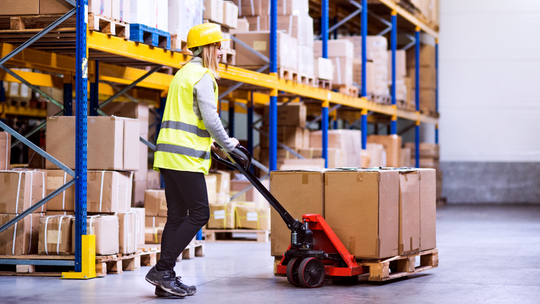 Średnie zarobki w Polsce. Najniższa krajowa nie została powiązana że średnią krajową