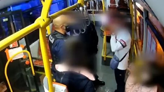 Uczciwy znalazca w autobusie. Policja szuka właściciela gotówki