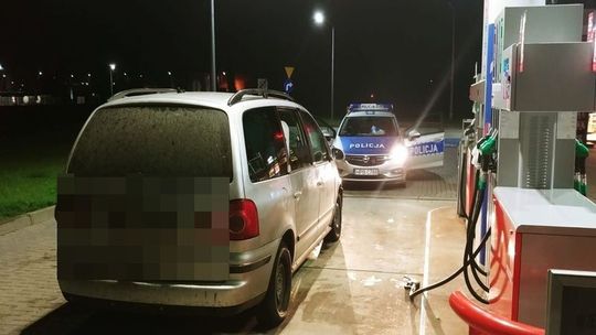 Udawała przed policjantami... dystrybutor