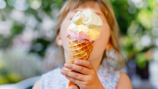 Lody w wafelku taniej niż w kubeczku