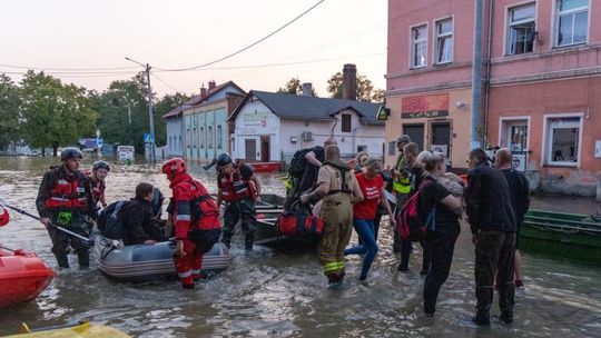 Wielka fala w Oławie w 2 rzekach. Do obrony miasta wciąż dąży Opole na Odrze