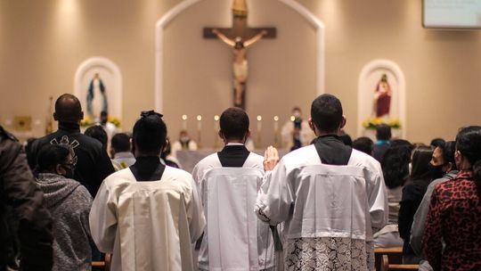 Wielki Piątek 2026: Czy to dzień wolny od pracy i czy sklepy będą otwarte 3 kwietnia