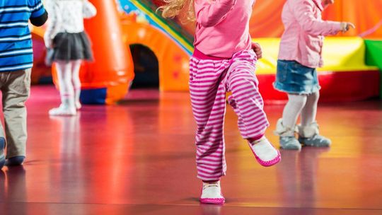 Wypadek na jednej z sal zabaw. 11-latka złamała kręgosłup w kilku miejscach Wypadek na jednej z sal zabaw. 11-latka złamała kręgosłup w kilku miejscach