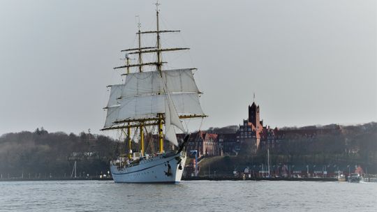 „Żagle 2022". W sierpniu do Szczecina przypłynie niemiecki okręt - Gorch Fock.