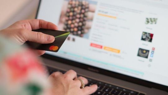 Paczek z Chin coraz mniej? Zgłoszeń celnych o 50 procent mniej