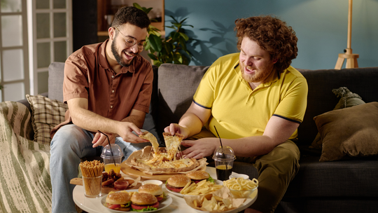 Zimą nie jedz kolacji zbyt późno. Podskoczy ci poziom cukru Zimą nie jedz kolacji zbyt późno. Podskoczy ci poziom cukru