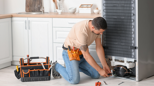 Złota rączka potrzebna natychmiast. Cenimy ją za to, że naprawi, dokręci, wymieni