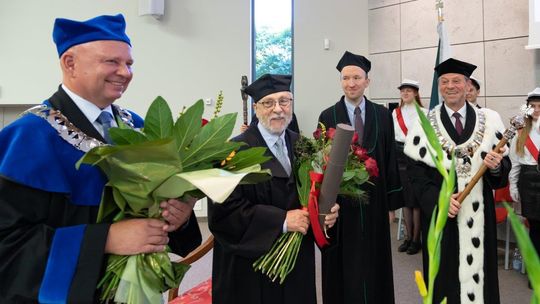 Został doktorem honoris causa