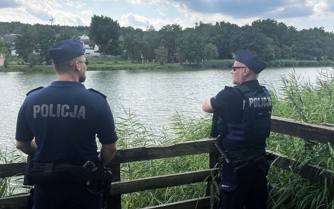 17-latek wszedł w nocy do wody po alkoholu, służby w postawione na nogi
