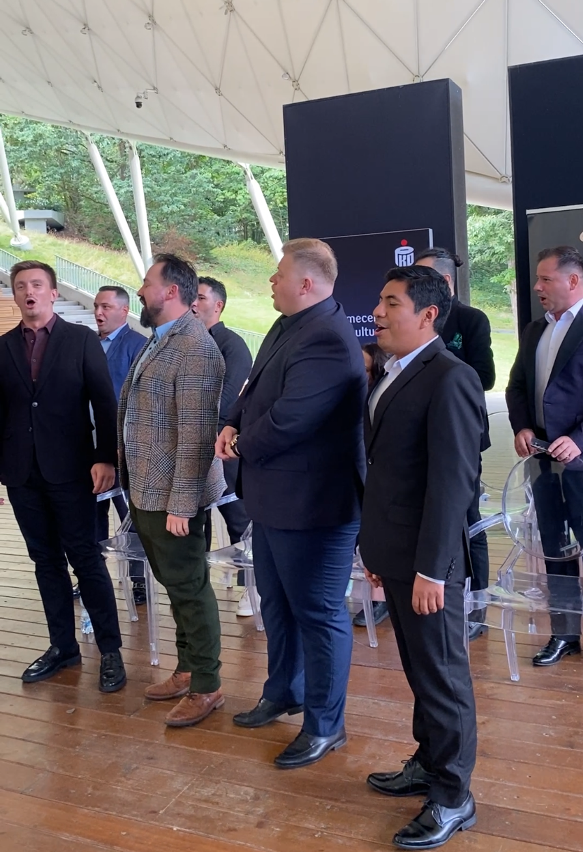 8 tenorów z całego świata i zagraniczny hit... po polsku! Wielkie emocje w Teatrze Letnim 8 tenorów z całego świata i zagraniczny hit... po polsku! Wielkie emocje w Teatrze Letnim