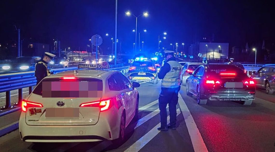 Afera na drogach Szczecina: Zmasowana kontrola taxi i drastyczne przekroczenia prędkości Afera na drogach Szczecina: Zmasowana kontrola taxi i drastyczne przekroczenia prędkości