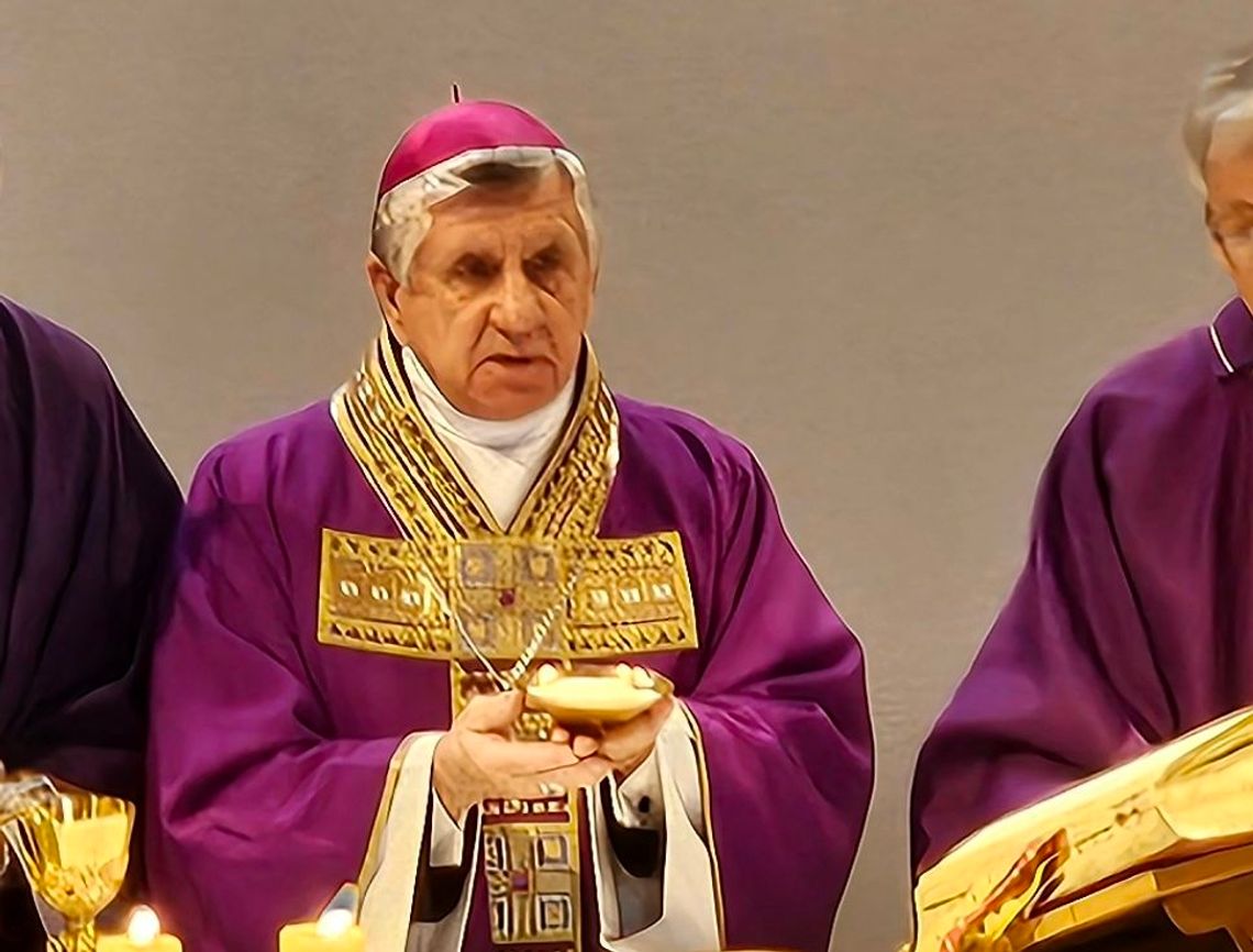 Arcybiskup zrezygnował bo dostał swoiste ultimatum z Watykanu
