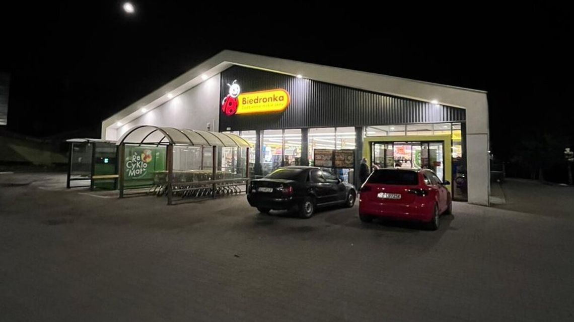 Nocny boom w Biedronce. Sprawdź co Polacy pakują do koszyków pod osłoną nocy