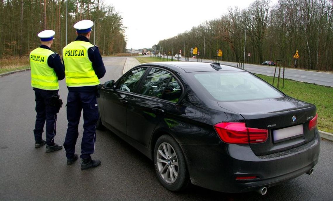 BMW jechał 100 km/h w mieście. Trafił prosto do więzienia