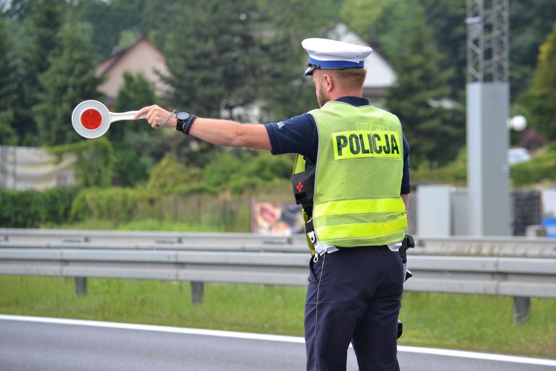 Stracił prawo jazdy, zanim zdążył je odebrać. Wszystko przez brawurę na drodze