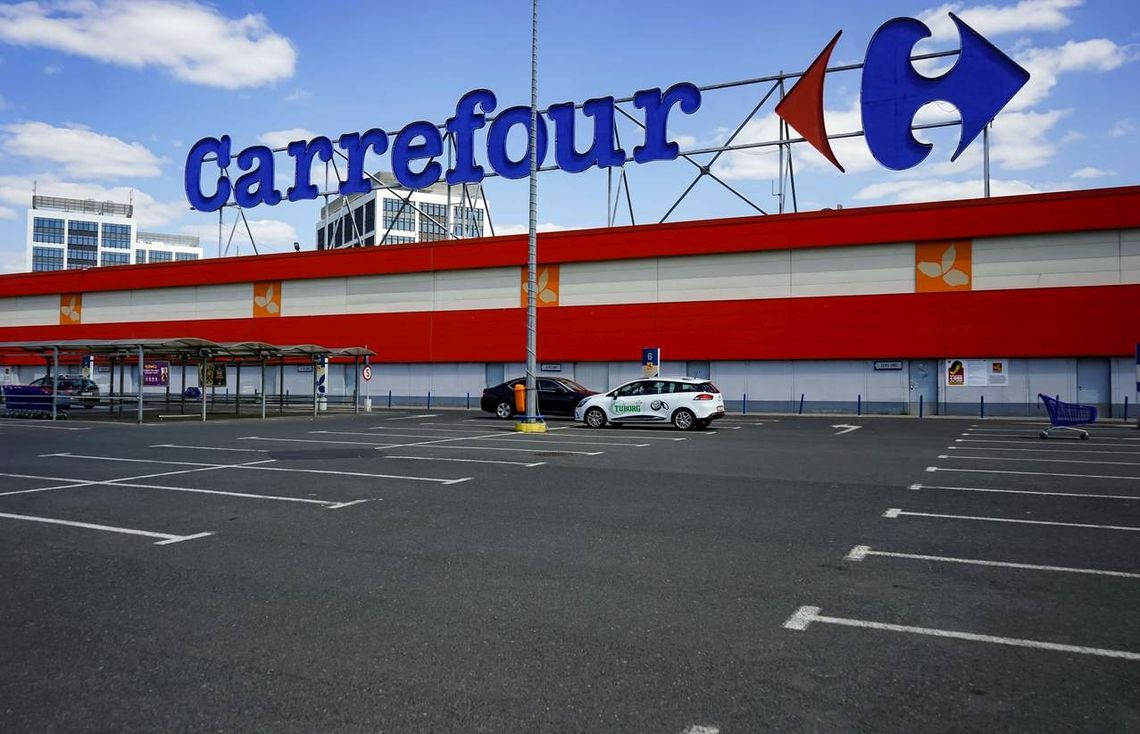 Carrefour Polska sprzedany. Kto przejmie sieć sklepów?