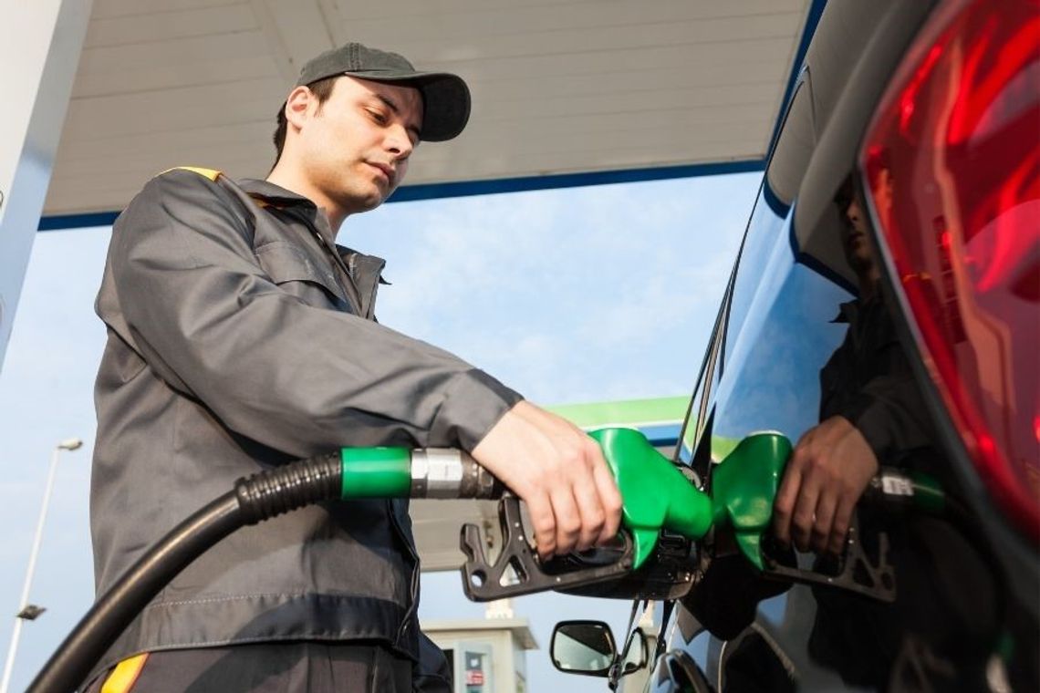 Paliwo tanieje od 31 marca. Zobacz nowe stawki za benzynę i diesla po wejściu w życie ustawy Paliwo tanieje od 31 marca. Zobacz nowe stawki za benzynę i diesla po wejściu w życie ustawy