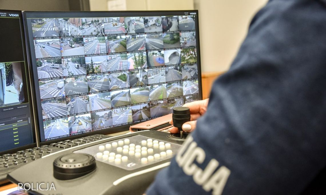 Ciężarówką staranował osobówkę. Policja szuka świadków