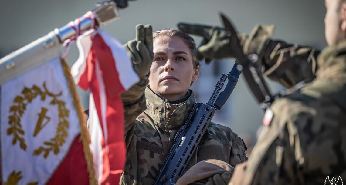 Coraz więcej kobiet wybiera służbę w wojsku. Chętnie idą do WOT Coraz więcej kobiet wybiera służbę w wojsku. Chętnie idą do WOT