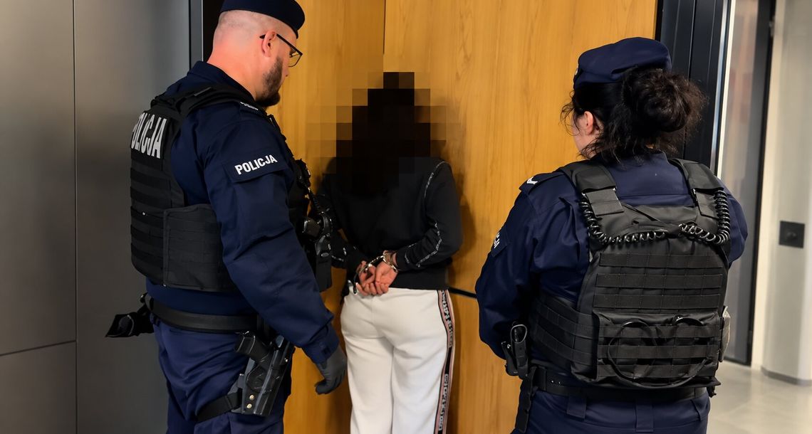 Policja w szkołach zostaje na dłużej. Zabezpieczono maczety, noże i koktajle Mołotowa Policja w szkołach zostaje na dłużej. Zabezpieczono maczety, noże i koktajle Mołotowa