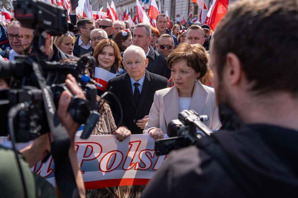 PKW przekaże mniejszą subwencję PiS i Konfederacji. Chodzi o rozliczeni i publiczne pieniądze