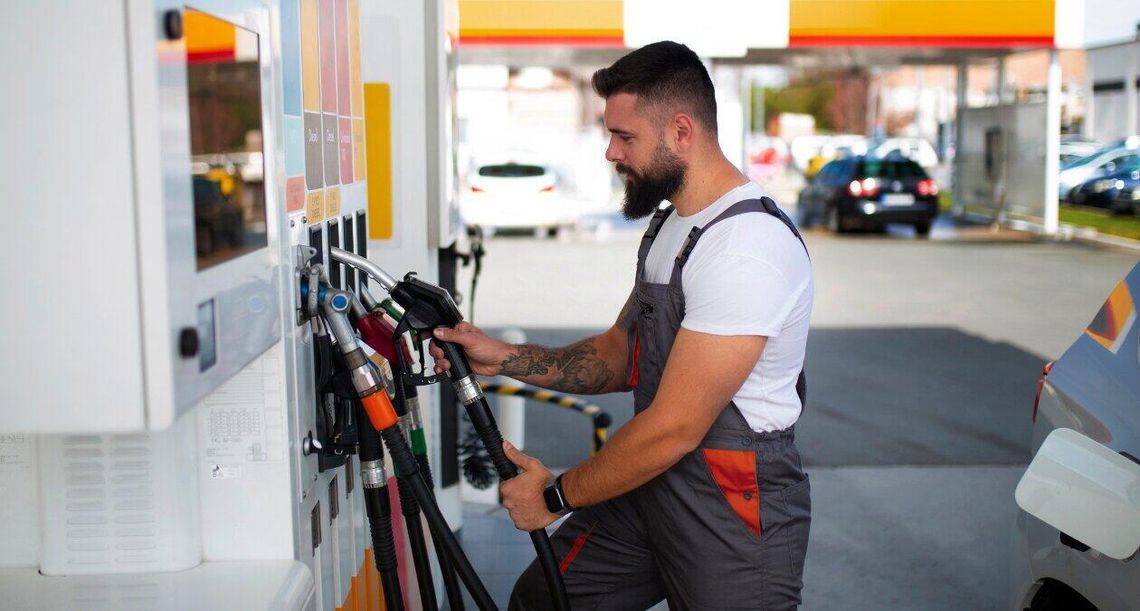 Koniec promocji na stacjach paliw od 1 września: Diesel przekroczy 8 zł, a tankowanie drastycznie podrożeje Koniec promocji na stacjach paliw od 1 września: Diesel przekroczy 8 zł, a tankowanie drastycznie podrożeje