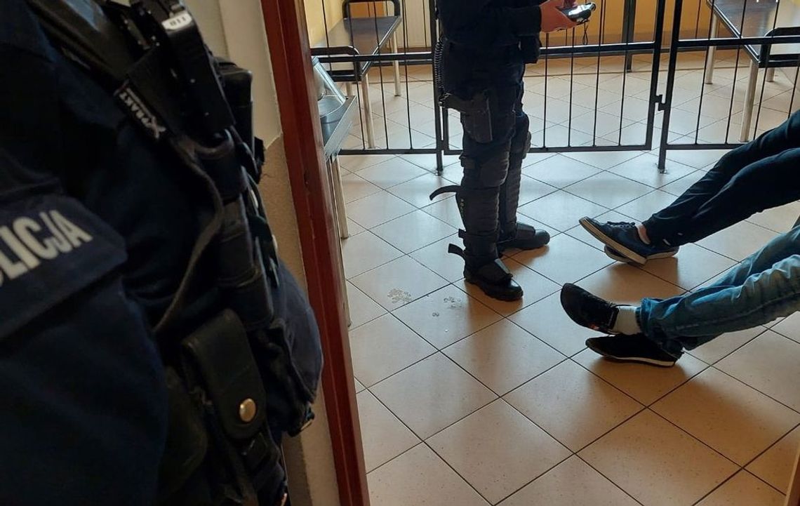 Diler pod rękę ze złodziejem wpadli w ręce policjantów